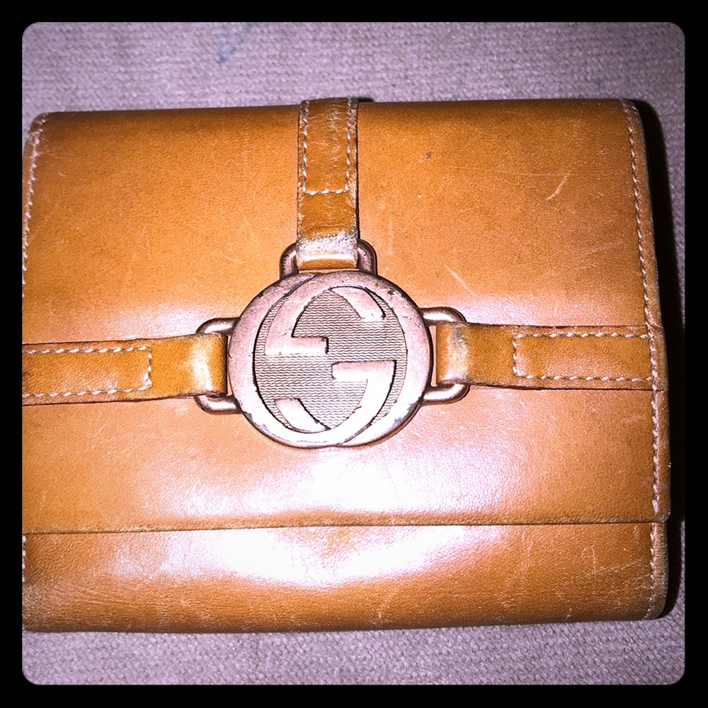 Authentic Gucci wallet tan leather with bronze sign